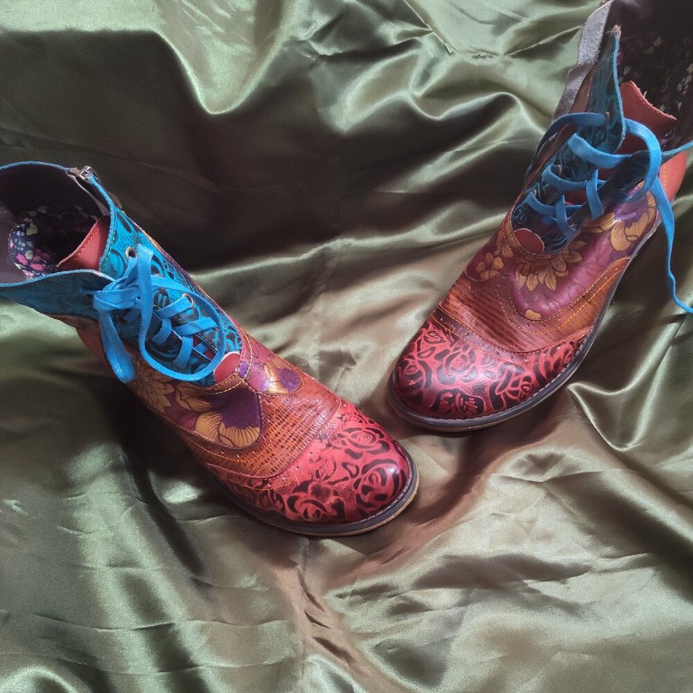 🌟 BARELY WORN! Boho Boots – Size 42 Fits like a 10/11